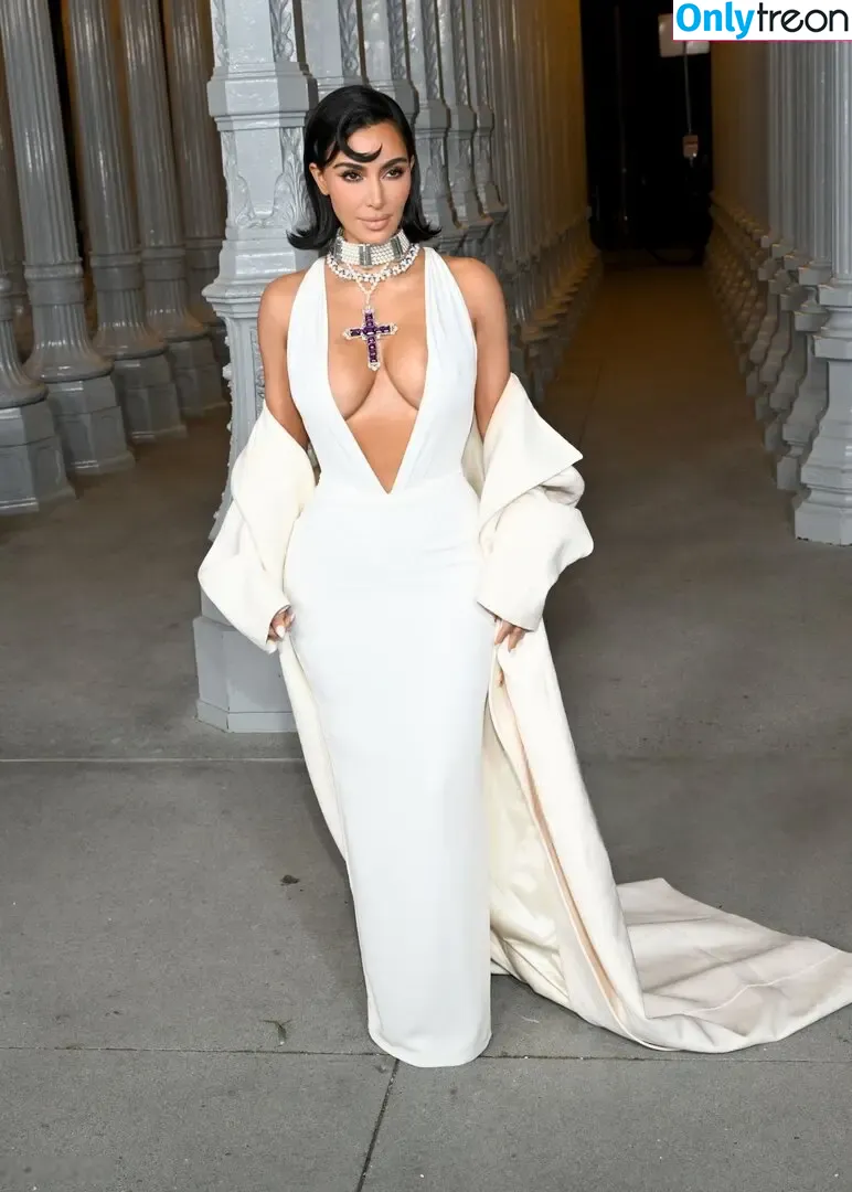 Kim Kardashian nude photo #4541 (KimKardashian / kim_kardashian)