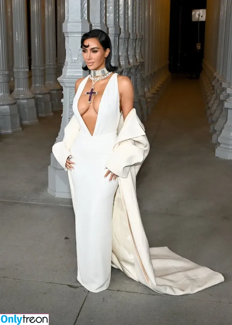 Kim Kardashian nude photo #4551 (KimKardashian / kim_kardashian)