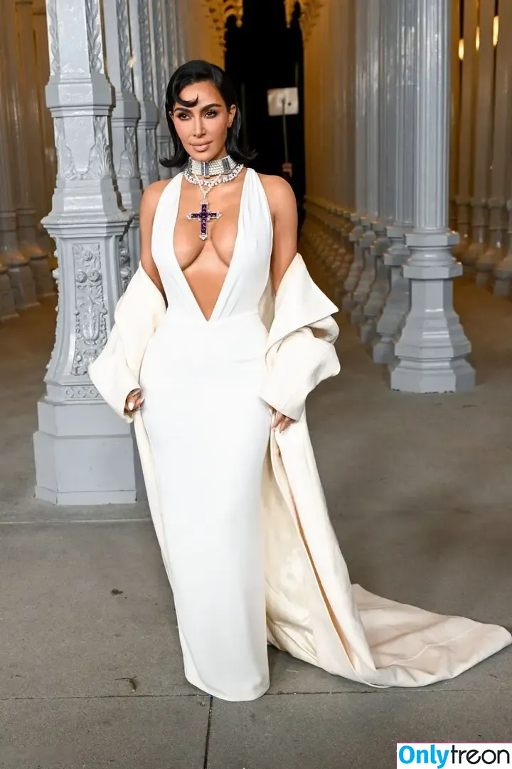 Kim Kardashian nude photo #4554 (KimKardashian / kim_kardashian)