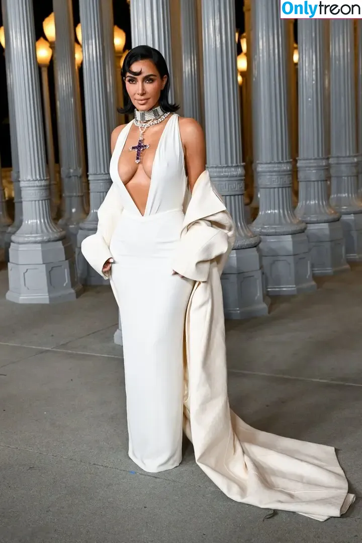 Kim Kardashian nude photo #4562 (KimKardashian / kim_kardashian)