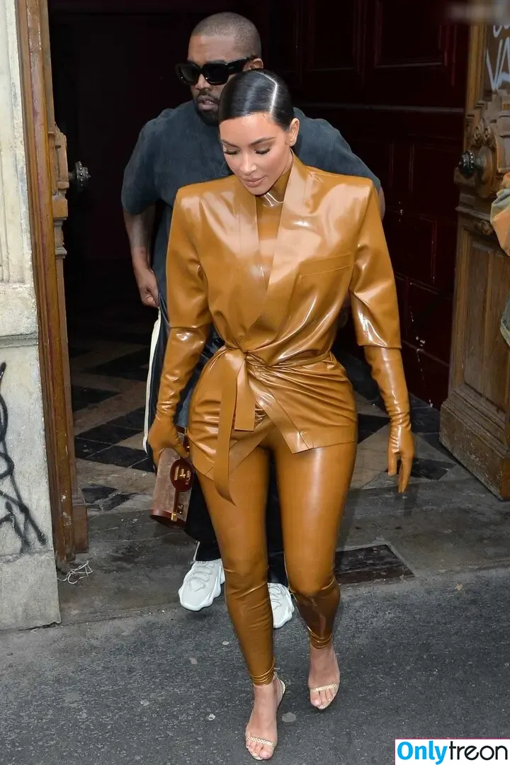 Kim Kardashian nude photo #4580 (KimKardashian / kim_kardashian)