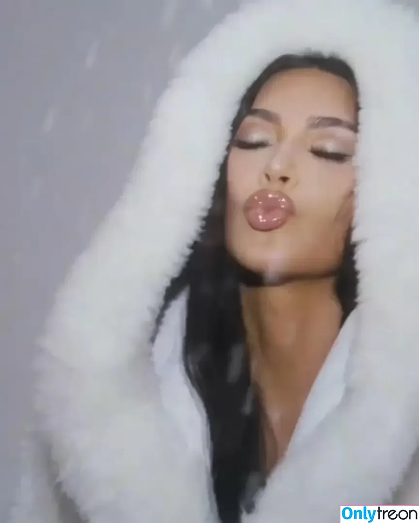 Kim Kardashian nude photo #4600 (KimKardashian / kim_kardashian)