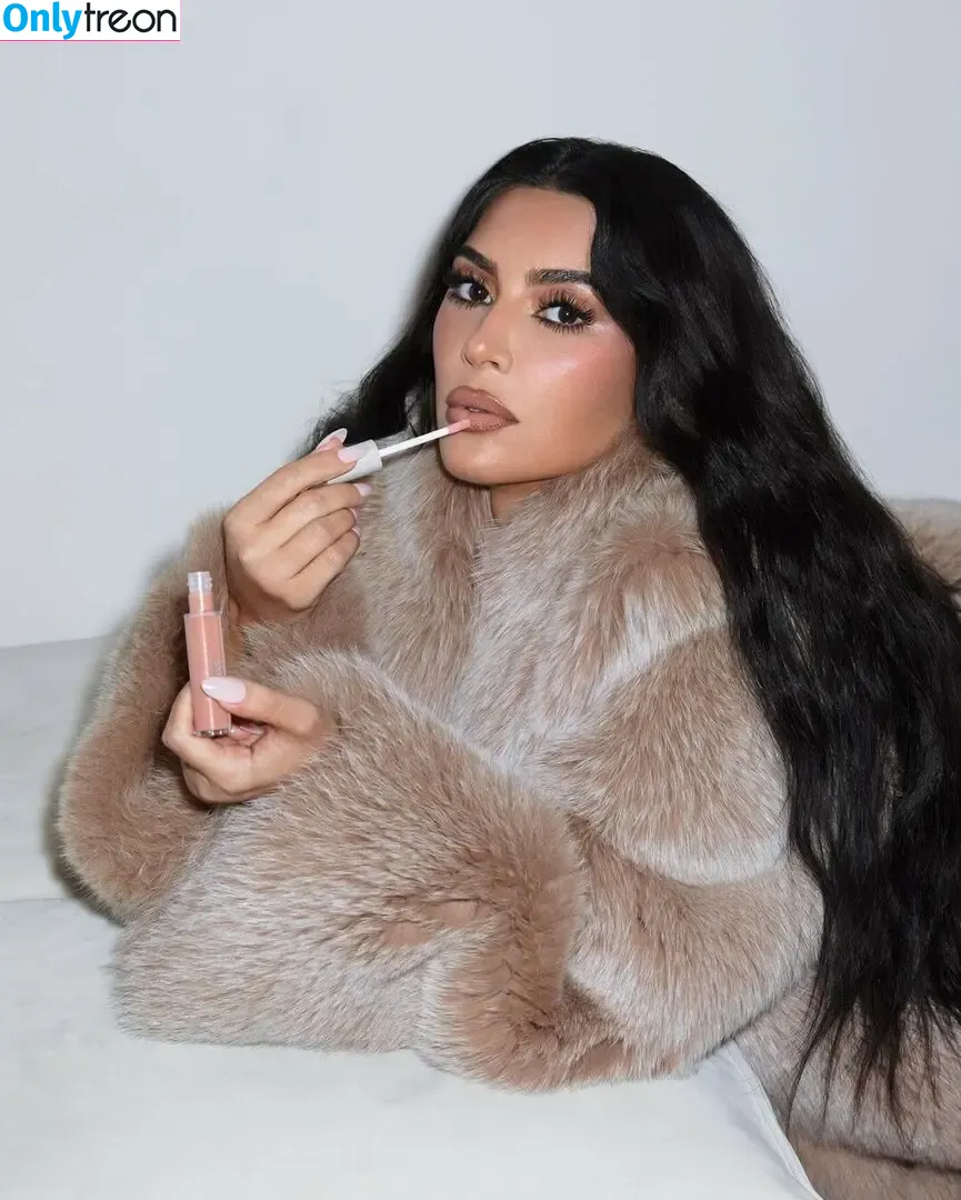 Kim Kardashian nude photo #4627 (KimKardashian / kim_kardashian)