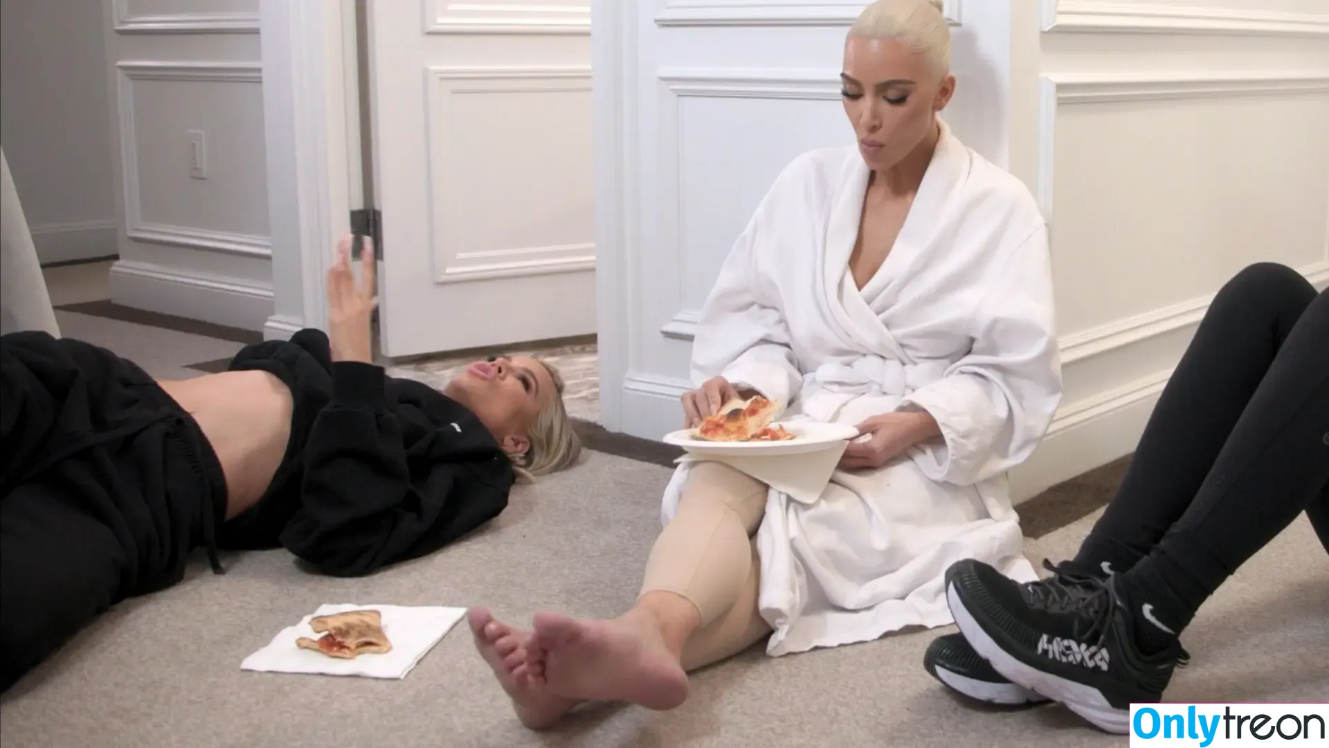 Kim Kardashian nude photo #4634 (KimKardashian / kim_kardashian)