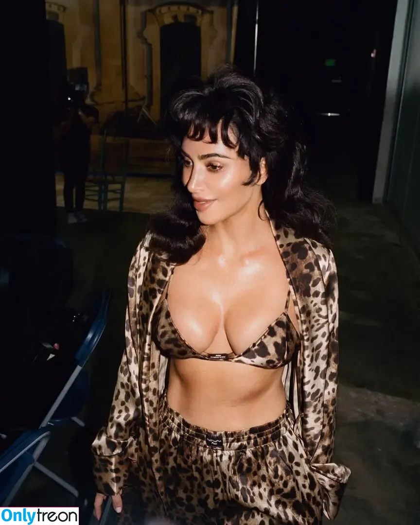 Kim Kardashian nude photo #4647 (KimKardashian / kim_kardashian)