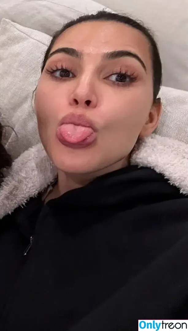 Kim Kardashian nude photo #4666 (KimKardashian / kim_kardashian)