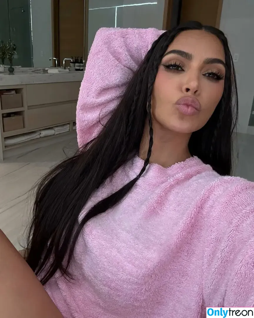 Kim Kardashian nude photo #4667 (KimKardashian / kim_kardashian)