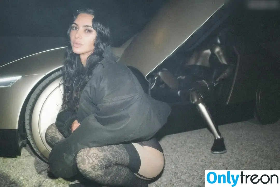 Kim Kardashian nude photo #4678 (KimKardashian / kim_kardashian)