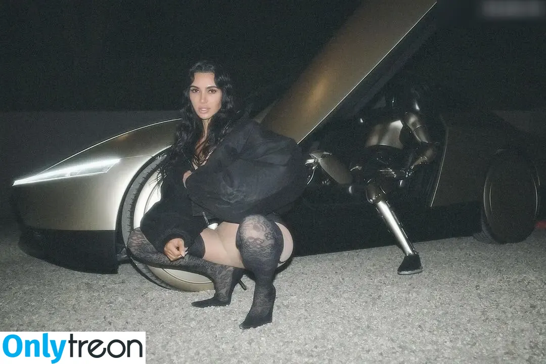 Kim Kardashian nude photo #4679 (KimKardashian / kim_kardashian)