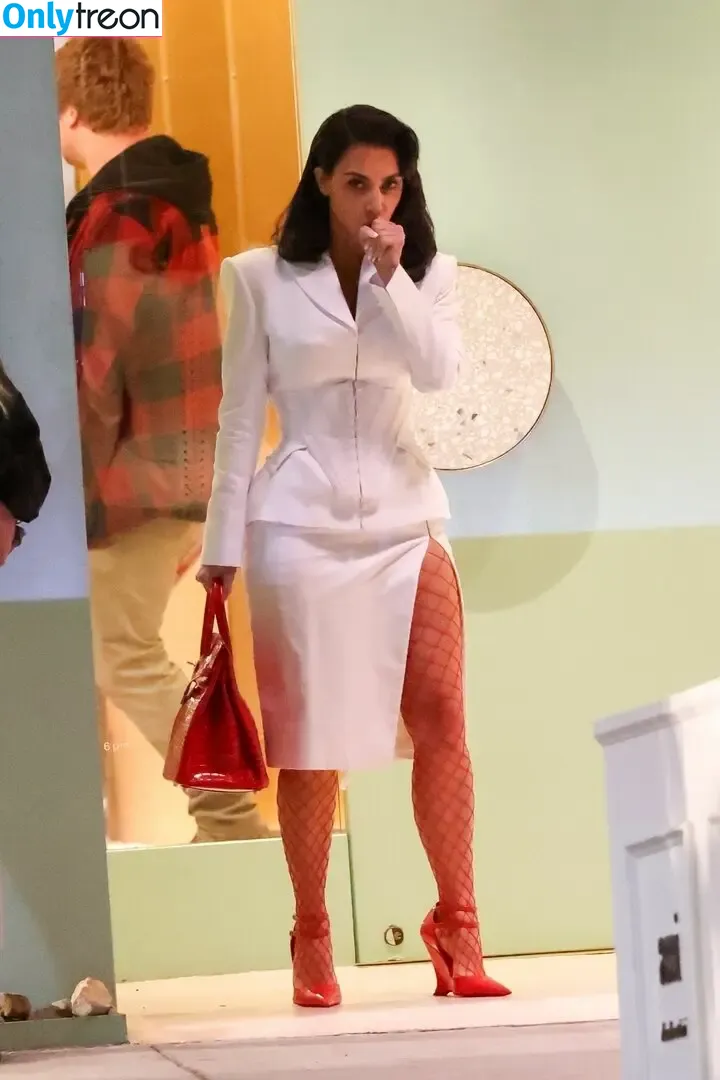Kim Kardashian nude photo #4805 (KimKardashian / kim_kardashian)