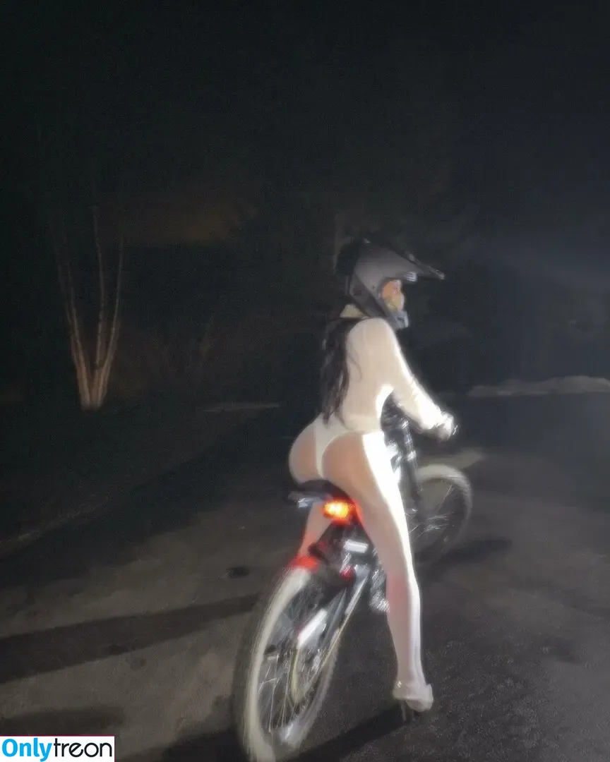Kim Kardashian nude photo #4859 (KimKardashian / kim_kardashian)