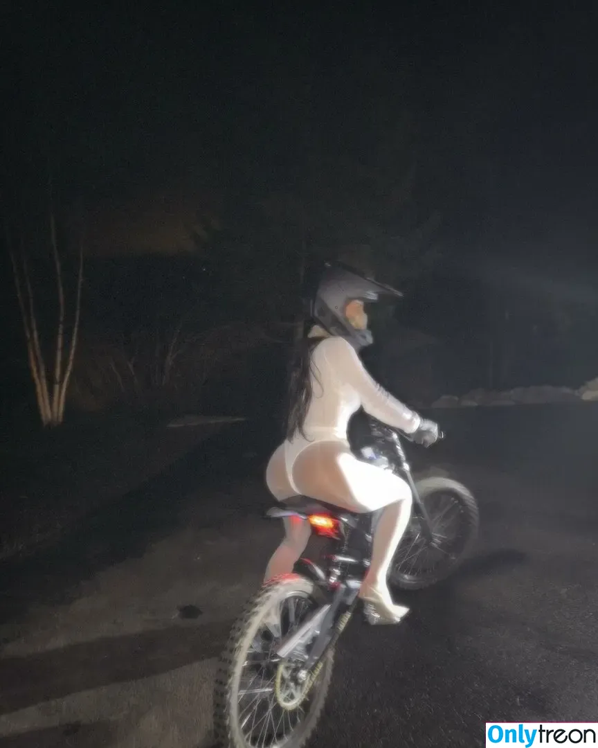 Kim Kardashian nude photo #4864 (KimKardashian / kim_kardashian)