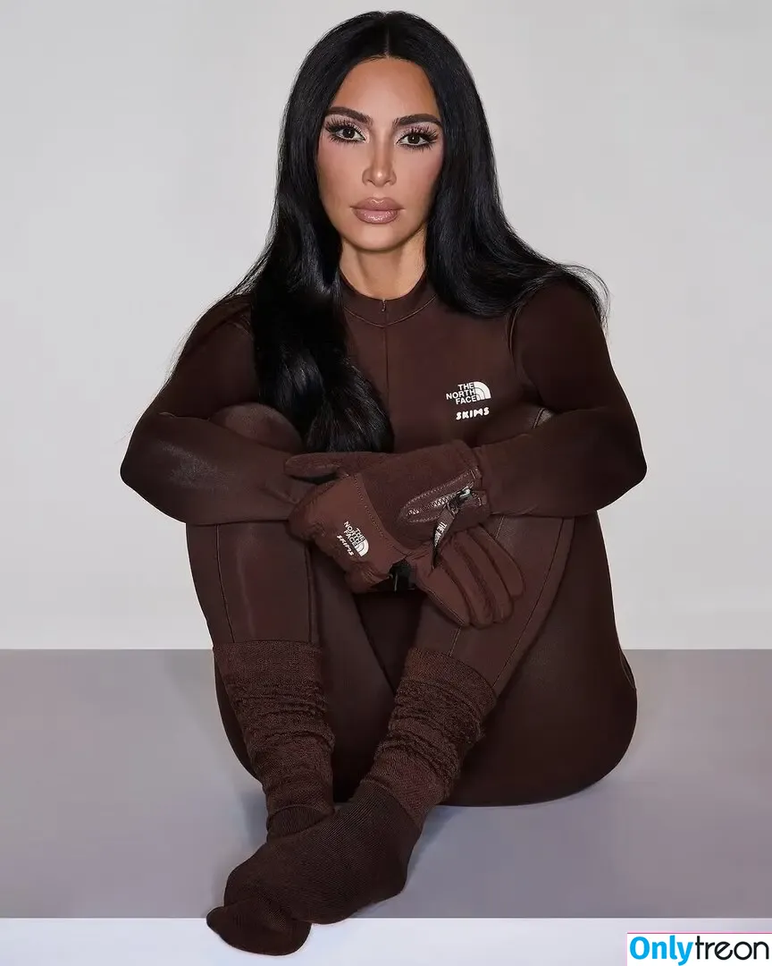 Kim Kardashian nude photo #4883 (KimKardashian / kim_kardashian)