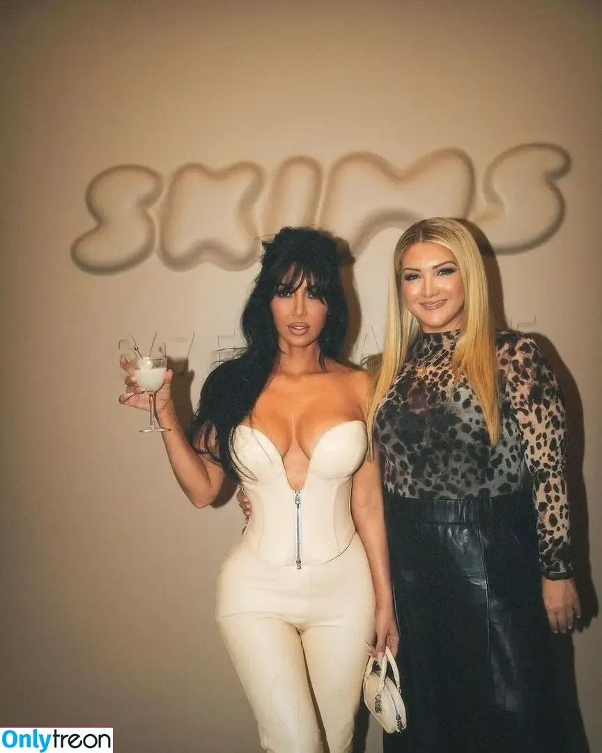 Kim Kardashian nude photo #4898 (KimKardashian / kim_kardashian)