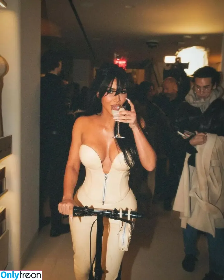 Kim Kardashian nude photo #4903 (KimKardashian / kim_kardashian)