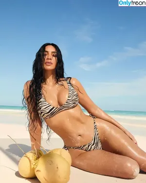 Kim Kardashian / KimKardashian / kim_kardashian nude photo #5386