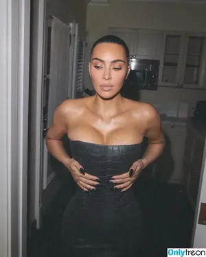 Kim Kardashian / KimKardashian / kim_kardashian nude photo #5389
