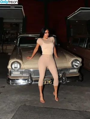 Kim Kardashian / KimKardashian / kimkadarshian nude photo #5614