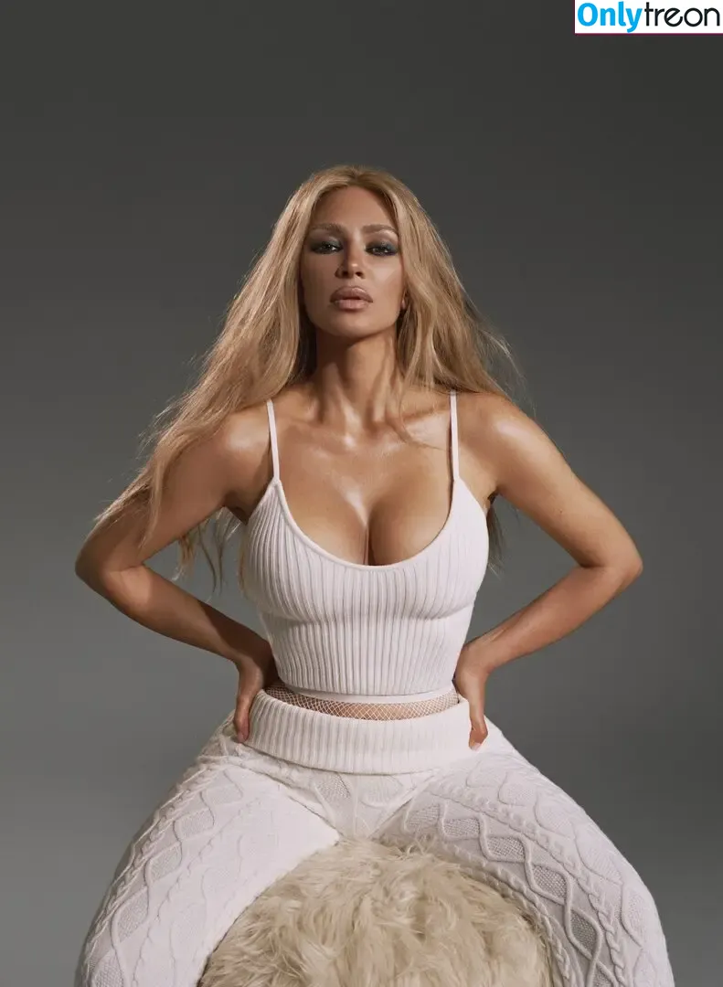 Kim Kardashian nude photo #5033 (KimKardashian / kim_kardashian)