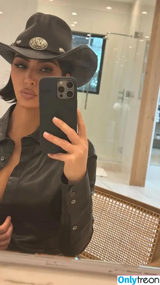 Kim Kardashian nude photo #5091 (KimKardashian / kim_kardashian)