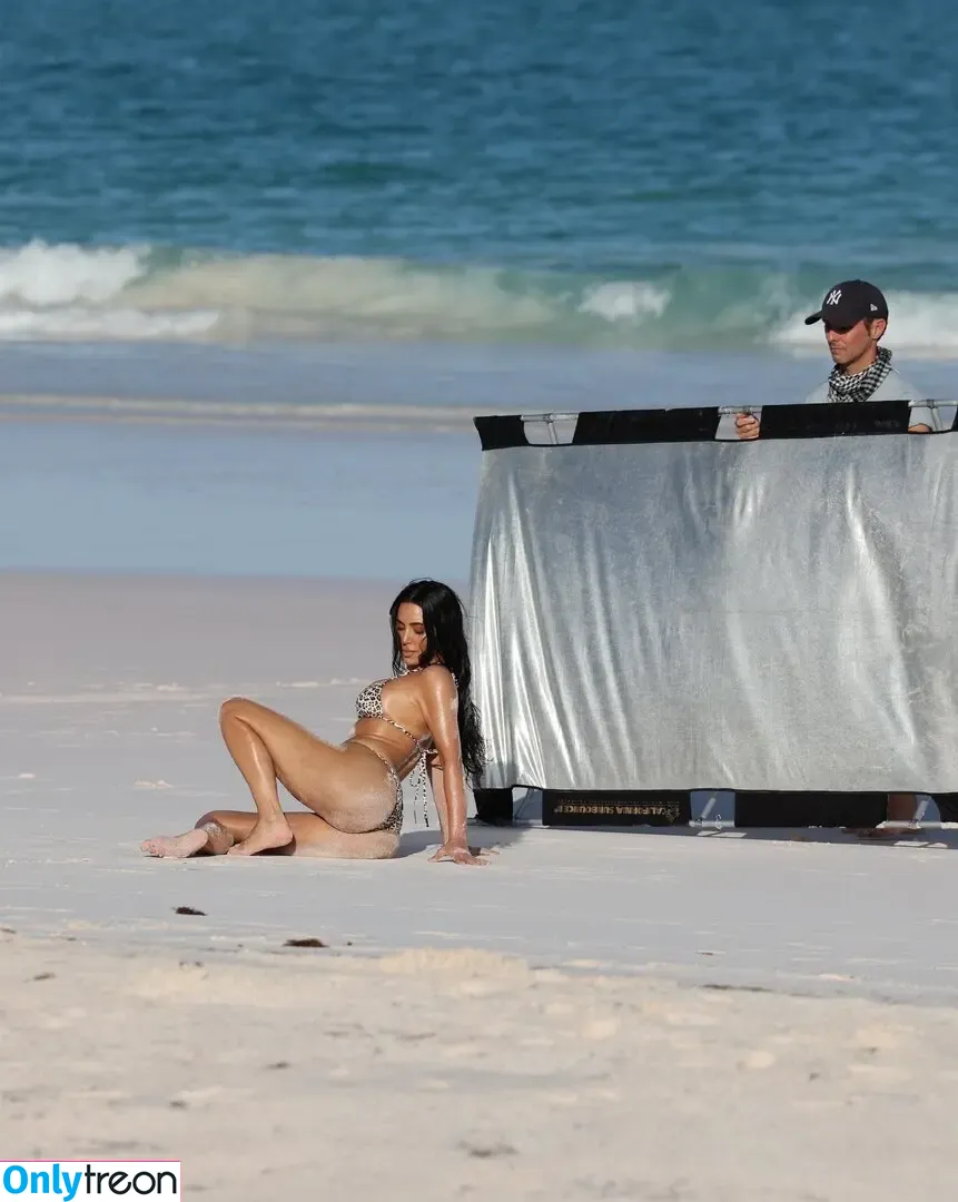 Kim Kardashian nude photo #5268 (KimKardashian / kim_kardashian)
