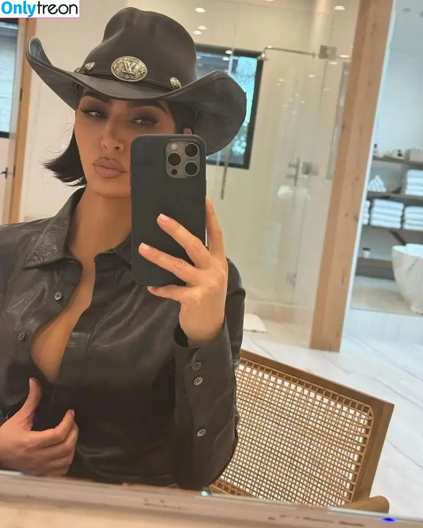 Kim Kardashian nude photo #5317 (KimKardashian / kim_kardashian)