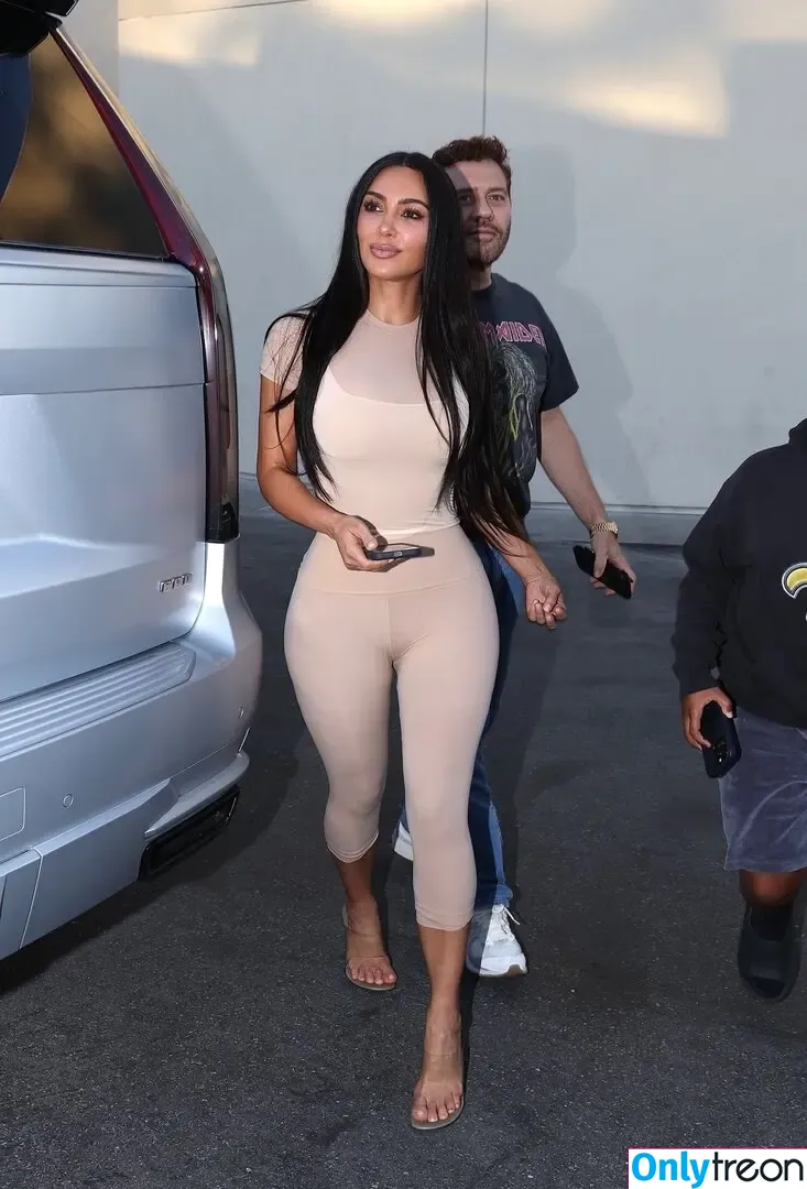 Kim Kardashian nude photo #5611 (KimKardashian / kim_kardashian)
