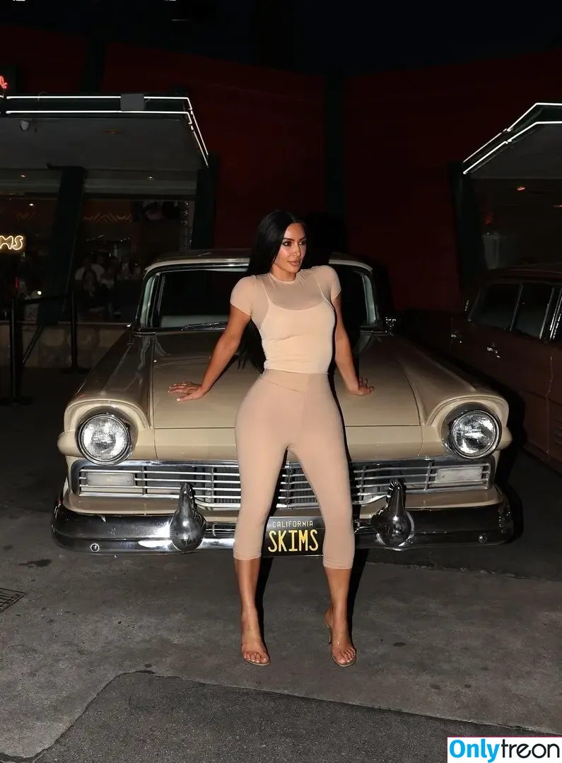Kim Kardashian nude photo #5615 (KimKardashian / kim_kardashian)