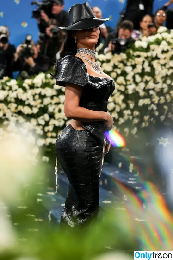 Kim Kardashian nude photo #5727 (KimKardashian / kim_kardashian)