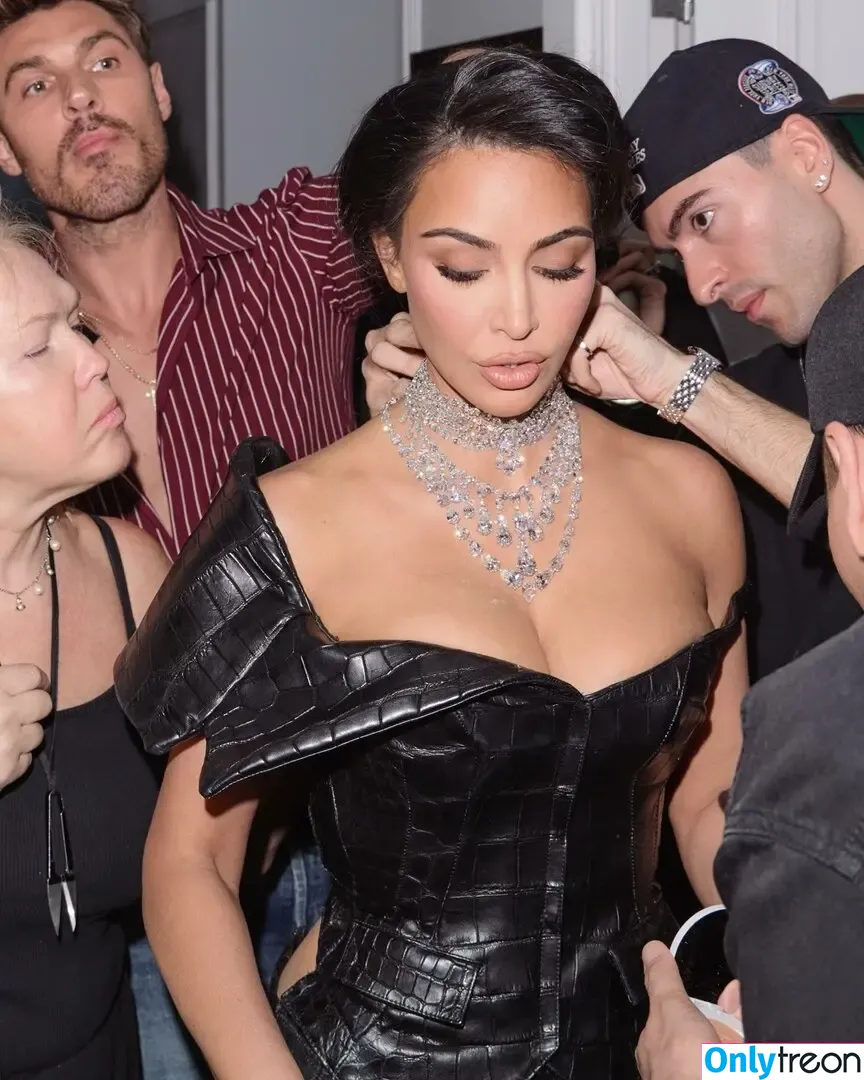 Kim Kardashian nude photo #5761 (KimKardashian / kim_kardashian)