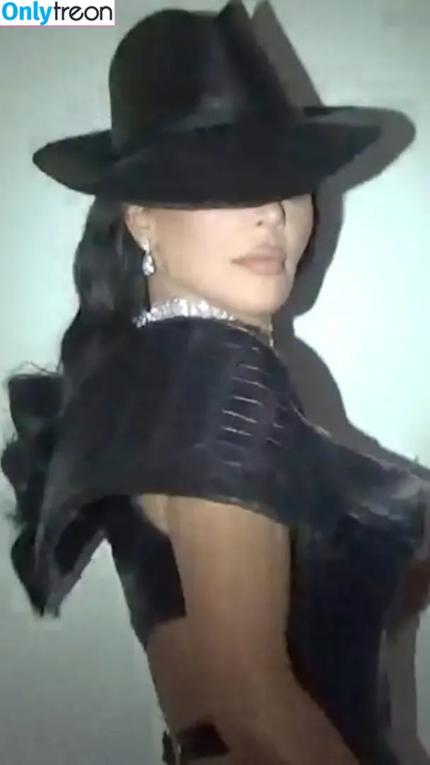 Kim Kardashian nude photo #5784 (KimKardashian / kim_kardashian)