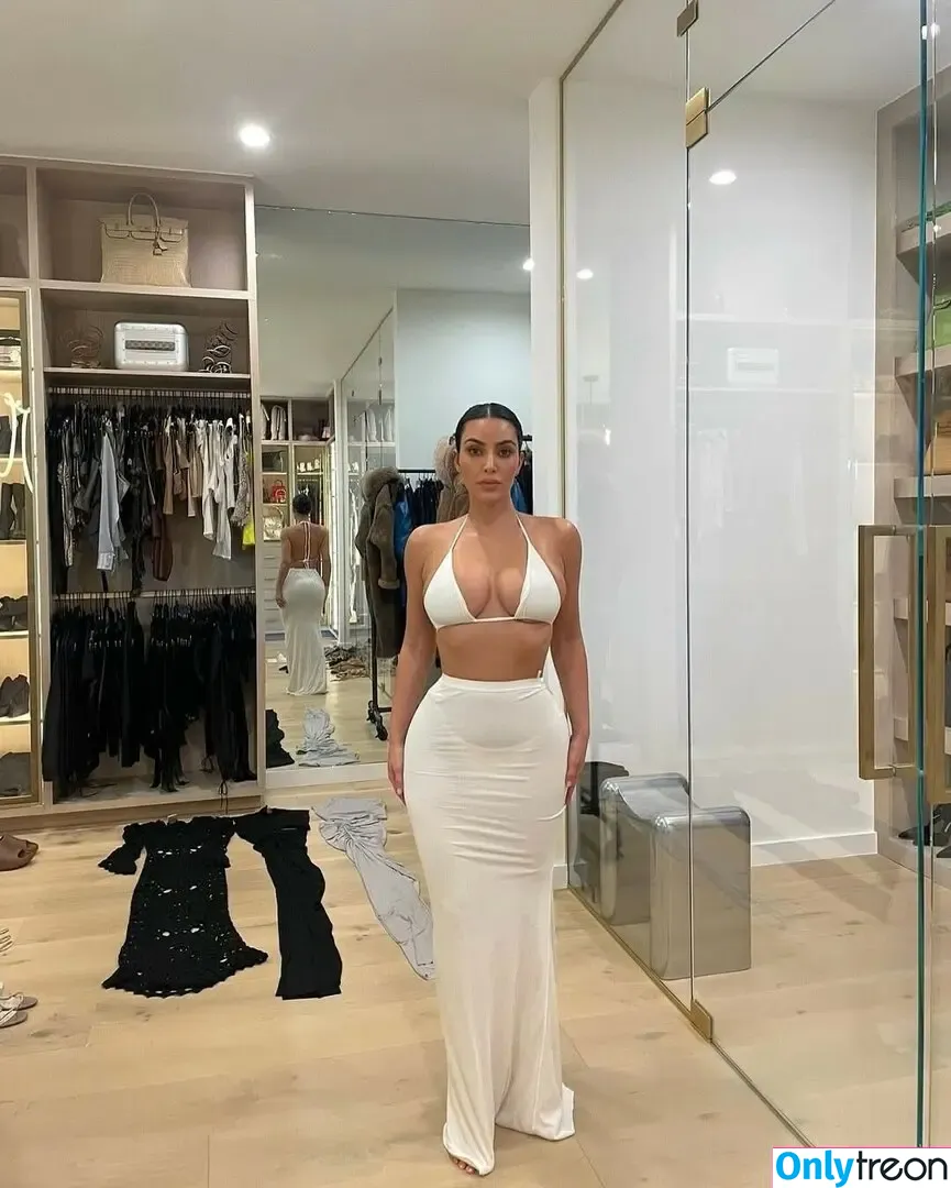 Kim Kardashian nude photo #5925 (KimKardashian / kim_kardashian)