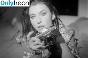 Kimbra / kimbramusic nude photo #0021
