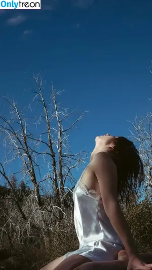 Kimbra / kimbramusic nude photo #0025