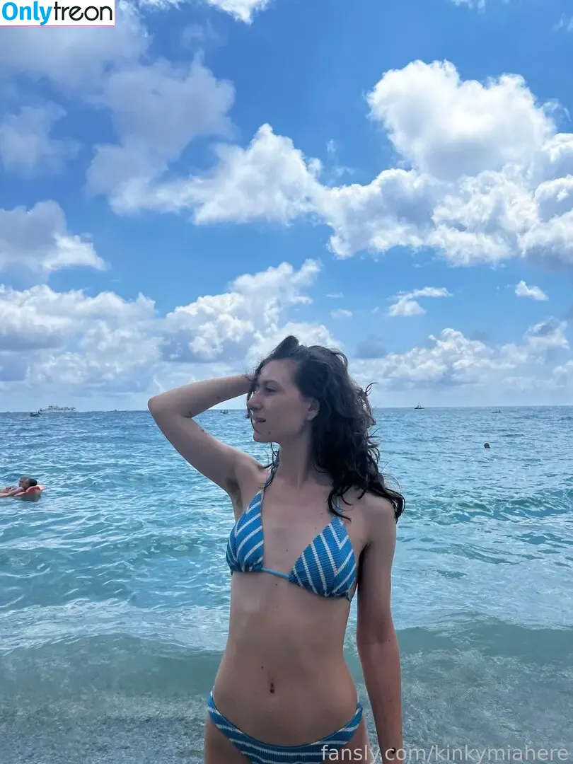 kinkymiahere nude photo #0010 (kinkywhitegirl / wowmiami_)