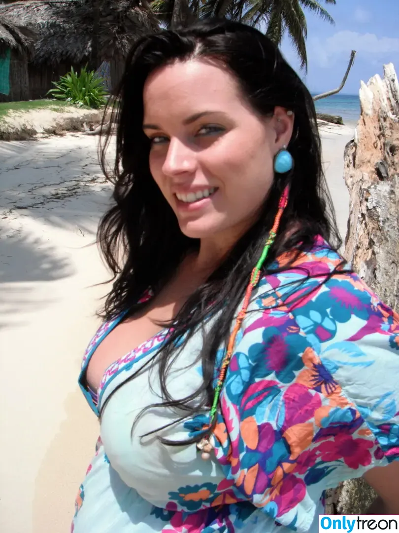 Kinsey Osborn nude photo #0089 (thetravelinchicks)