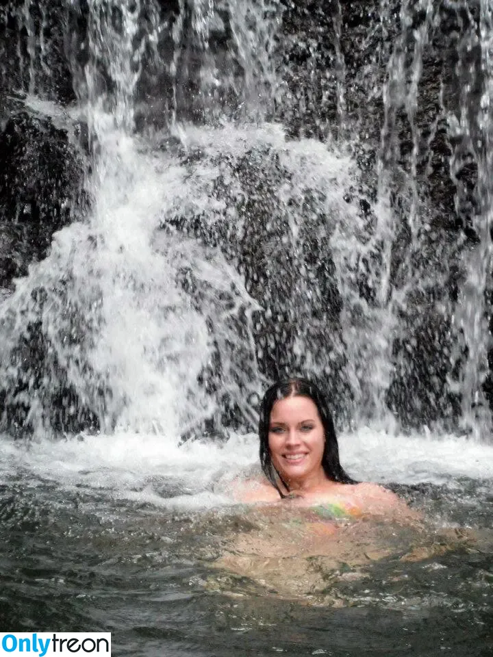 Kinsey Osborn nude photo #0101 (thetravelinchicks)