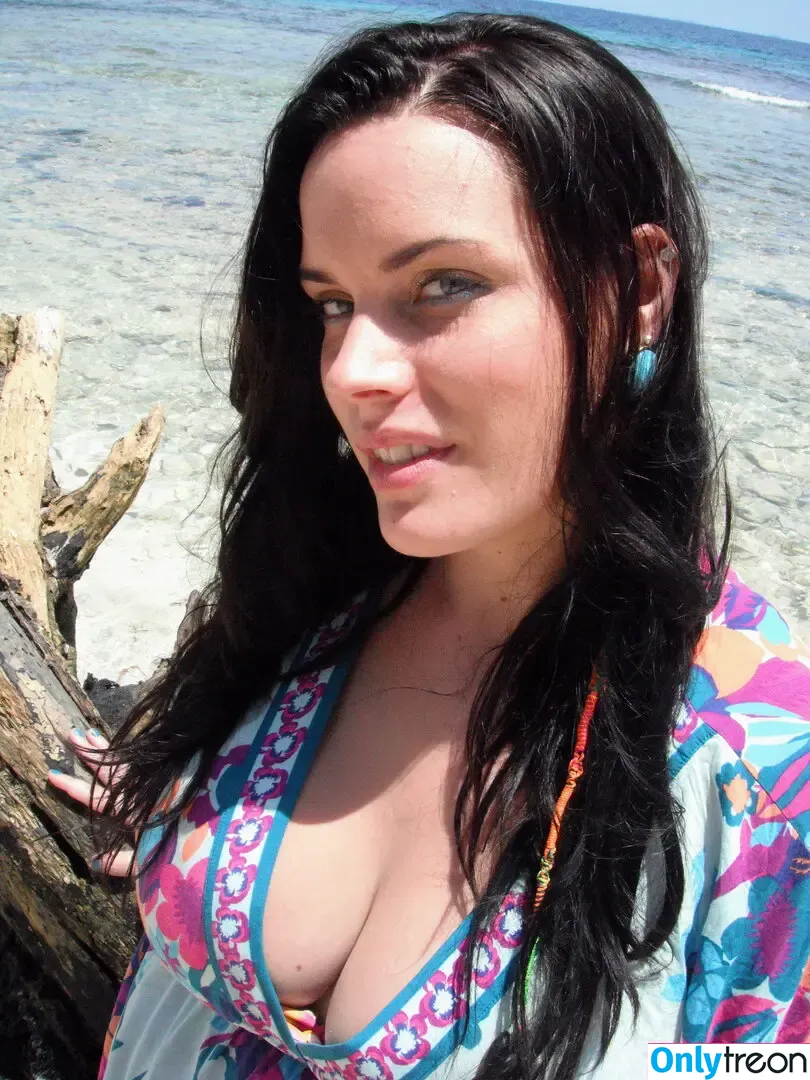 Kinsey Osborn nude photo #0113 (thetravelinchicks)