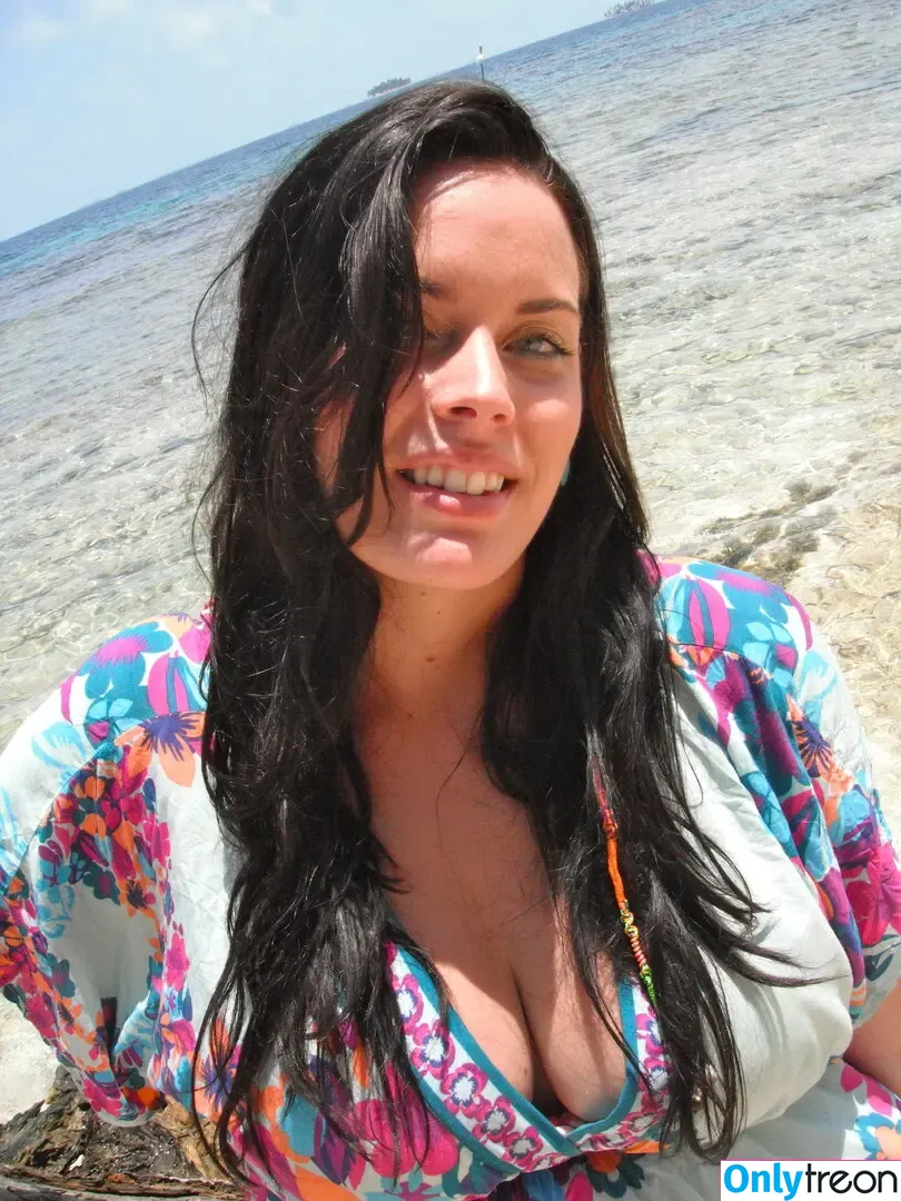 Kinsey Osborn nude photo #0115 (thetravelinchicks)