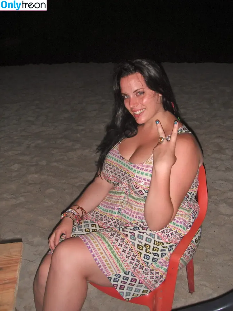 Kinsey Osborn nude photo #0116 (thetravelinchicks)