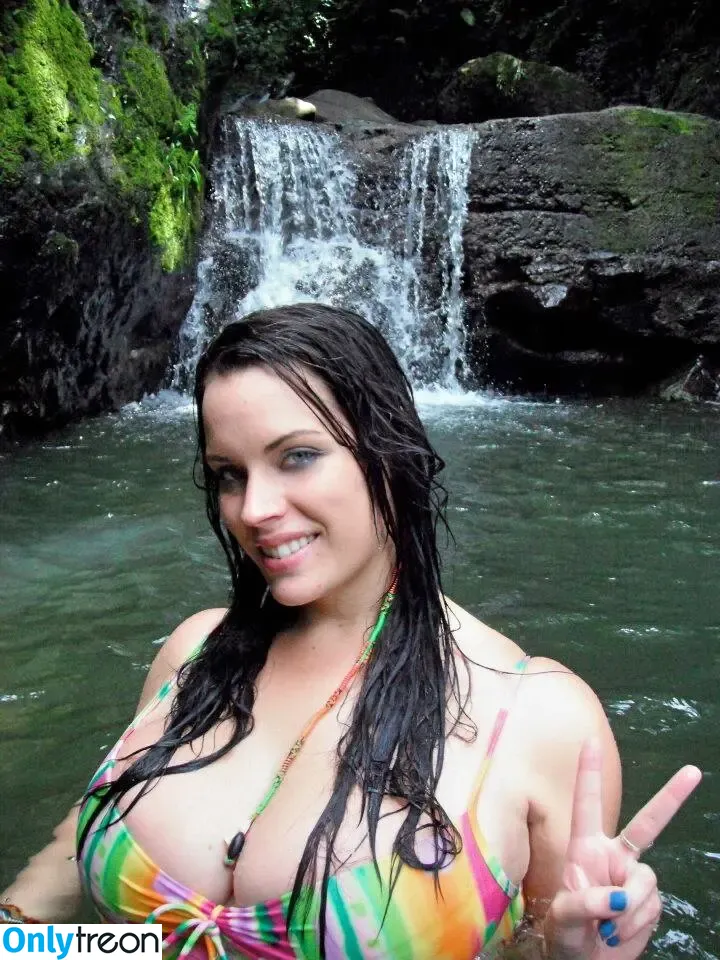 Kinsey Osborn nude photo #0121 (thetravelinchicks)