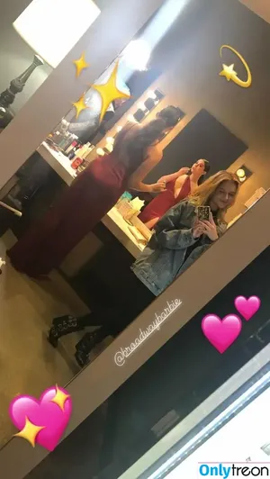 Kira Kosarin / kira_kosarin / kirakosarin nude photo #0595