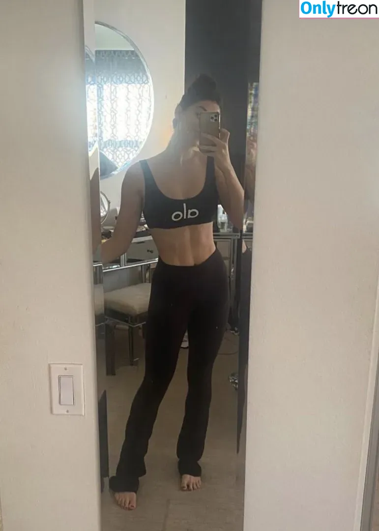 Kira Kosarin nude photo #0001 (kira_kosarin / kirakosarin)