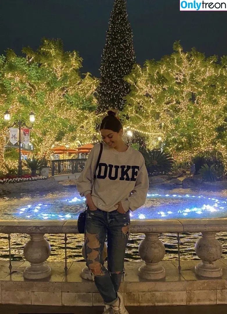 Kira Kosarin nude photo #0009 (kira_kosarin / kirakosarin)