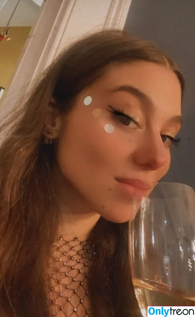 Kira Kosarin nude photo #0021 (kira_kosarin / kirakosarin)