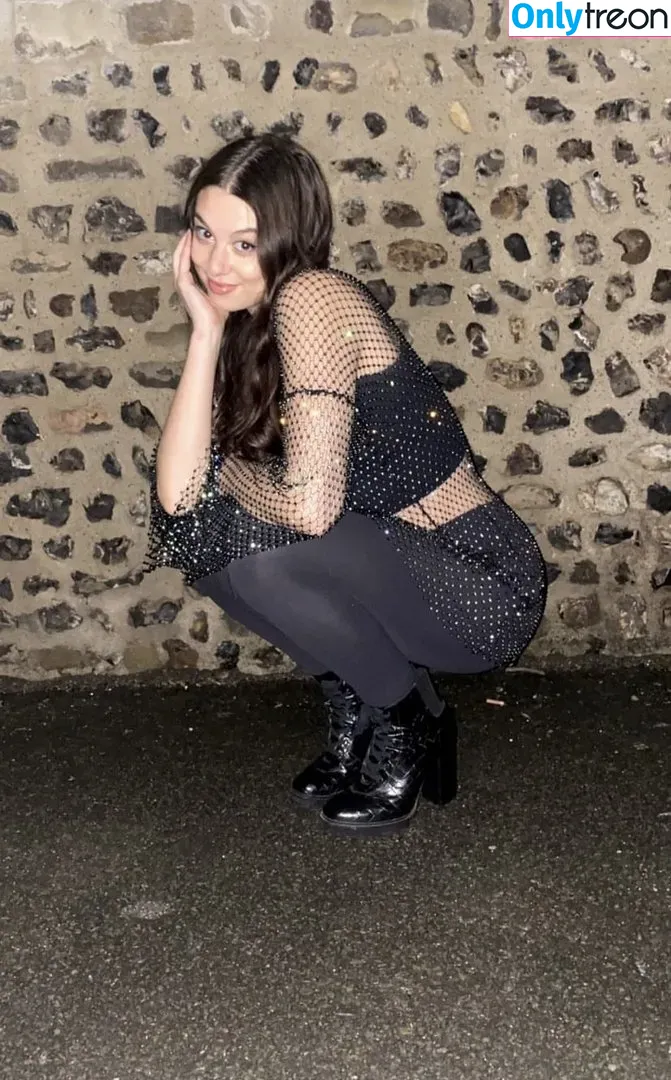 Kira Kosarin nude photo #0022 (kira_kosarin / kirakosarin)