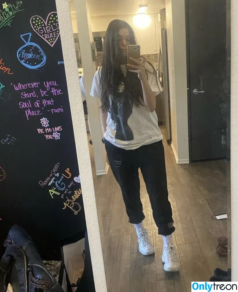 Kira Kosarin nude photo #0166 (kira_kosarin / kirakosarin)