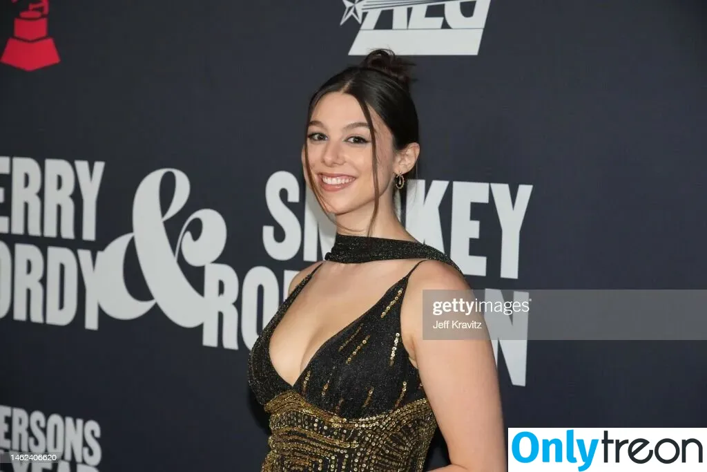 Kira Kosarin nude photo #0285 (kira_kosarin / kirakosarin)