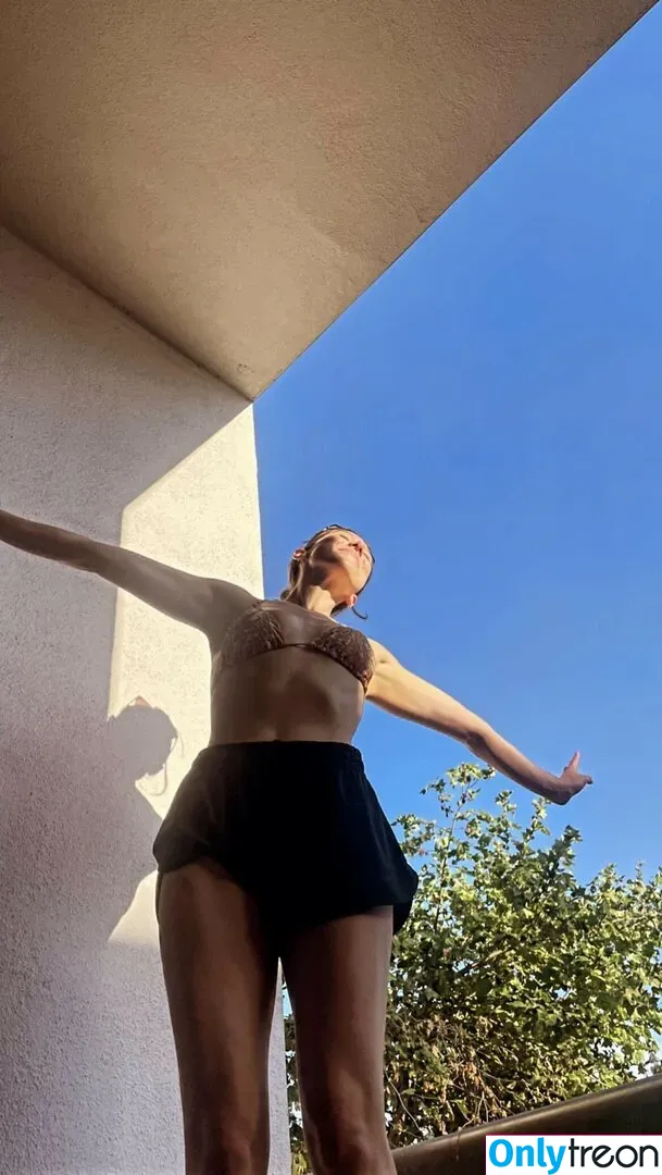 Kira Kosarin nude photo #0321 (kira_kosarin / kirakosarin)