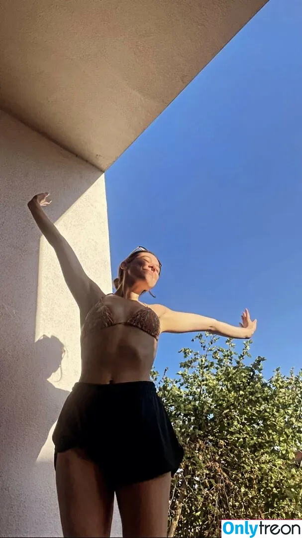 Kira Kosarin nude photo #0323 (kira_kosarin / kirakosarin)